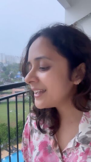 Anju Joseph Instagram - Rain and this song!!!!❤️

@vidyasagarmusicofficial @official_harshavardhan