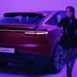 Ankhmaa Gankhuyag Instagram – Porsche Cayenne – Cалбартаа тэргүүлэгч, манлайлагч эрхмүүдийн тэргүүн сонголт. 

Өөрийн шинэ соргог мэдрэмж, тууштай хөдөлмөр, авьяас чадвар, цуцашгүй эрч хүчээр өөрийгөө бүтээж яваа хүчирхэг эмэгтэйн тод жишээ дуучин, жүжигчин Г. Анхмаа.