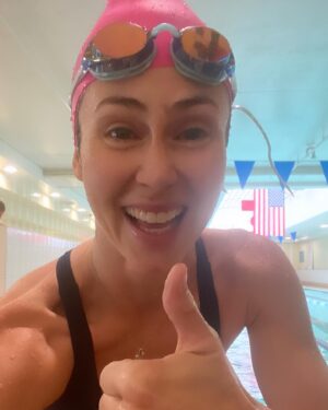 Anna Hutchison Instagram - STOKED 😝👍🏼 Epic swim clinic taken by @tricoachian for the @malibutri 🏊🏼‍♀️ 🚴🏼‍♀️ 🏃🏼‍♀️ One week to go!! Thank you SO much to everyone who has donated to the @childrensla ❤️