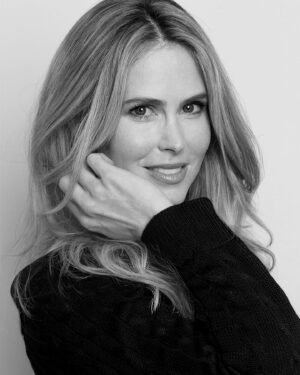 Anna Hutchison Instagram - Keeping calm while my toddler climbs the lighting equipment and my baby screams to be fed 😅 Thanks for having ALL of us @manfredbaumann and @nellybaumann ❤️ #happyweekend