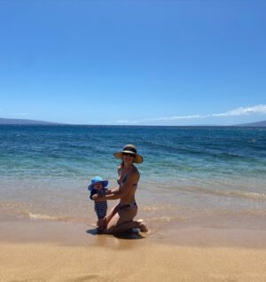 Anna Hutchison Instagram - First beach swim ✅  #LOVEDIT 
😝☀️🌺