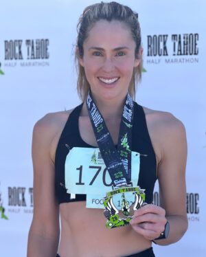 Anna Hutchison Instagram - Woohoo!!!! @rocktahoehalf you absolute beauty! Such a gorgeous run 🏃🏼‍♀️ 
Thanks so much Gaz @getrunning ! I’ve had so much fun training for this #halfmarathon 
And thank you to my beautiful cheer squad! 👨‍👩‍👧‍👦
Where are we running next??😝