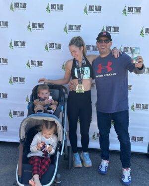 Anna Hutchison Instagram - Woohoo!!!! @rocktahoehalf you absolute beauty! Such a gorgeous run 🏃🏼‍♀️ 
Thanks so much Gaz @getrunning ! I’ve had so much fun training for this #halfmarathon 
And thank you to my beautiful cheer squad! 👨‍👩‍👧‍👦
Where are we running next??😝