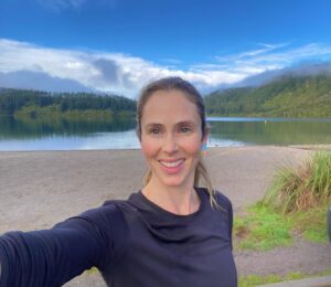 Anna Hutchison Instagram - Doing one of my favorite things, with one of my favorite people, in one of my favorite places 🏃🏼‍♀️😝 #running #rotorua #coldplunge #wimhof #bylr #hairflip