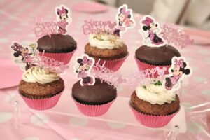 Anna Ishibashi Instagram - HBD MY 🤍🤍🤍

#4thbirthday #cupcakes #vegan #gltenfree 
#paleo #foodallergies #minnie