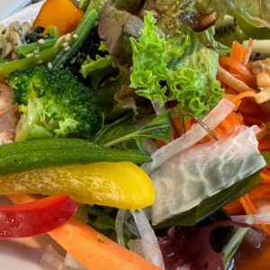 Anna Ishibashi Instagram - 🥒🍅🥦🥕🫑🍠

#salad #colorful