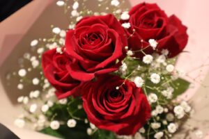 Anna Ishibashi Instagram - 4th Wedding Anniversary

いつもありがとう
薔薇の花が4本になりました🌹

#4周年