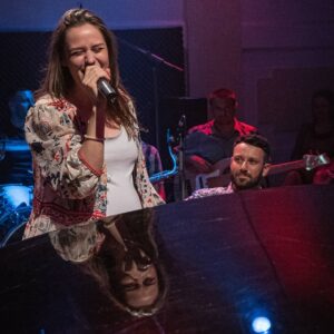 Anna Jakab Rakovská Instagram - Last bellyduet for our dearest one  @robojakab 😌 v @cekypoint . to bolo pekne, vdaka vsetkym hudobnikom a @cekovskym :-*
Za giant obraz @radoslavrepicky
📷@stanatop