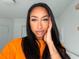 Anna-Maëlle Laprise Instagram - feelin orange today 🍊🦁