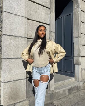 Anna-Maëlle Laprise Instagram - golden giiiirl ✨