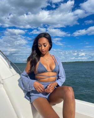 Anna-Maëlle Laprise Instagram - life’s better in a bikini🤍🐚🌊
