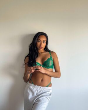 Anna-Maëlle Laprise Instagram - try me