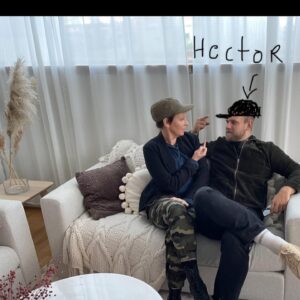 Anna Mannheimer Instagram - Titta här!!
En alldeles nyfödd podd.
FEJDEN i P4!!!!!
Här gör jag o min styvson @hectorapa upp en gång för alla.
Gillar du att tjuvlyssna på familjegnabb men vill samtidigt vara med och quiza lite? 
Då har du nu Fejden i P4! 
Och bästa appen  SR Play
(Ps. Storasyster är mycket glad o stolt )
#finnsdärpoddarfinns #srplay #hectorapelgren