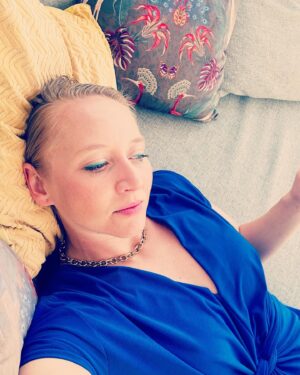 Anna Maria Mühe Instagram - Urlaub. In den Tag leben. Leben genießen. Die letzten Monate endlich mal verarbeiten. So unglaublich dankbar für all das. @katekee89 keine Worte können beschreiben wie glücklich ich bin. #happyasfuck