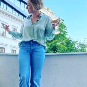 Anna Maria Mühe Instagram - Wochenende 👊 Woche 6 done🍾 #totenfrau 📸 @elena_gruschka