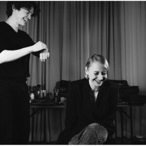Anna Maria Mühe Instagram - Berlinale Opening @gala_magazin @ufa_production mit dem besten Team kann man sich nur wohlfühlen!
Ich danke euch von ganzem Herzen 💚
Hotel @château Royal Berlin 

Fotos
@johannaberghorn 
  Styling  @leenazimmermann 
  Head of Beauty 
@philippverheyen using @armanibeauty @sharkbeauty @augustinusbader @shuuemura 

BeautyTeam
@ivanaZoric 
@christianfritzenwanker 
@haneenajub