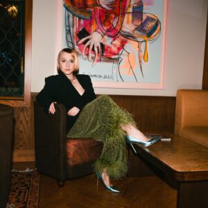 Anna Maria Mühe Instagram - Berlinale Opening @gala_magazin @ufa_production mit dem besten Team kann man sich nur wohlfühlen!
Ich danke euch von ganzem Herzen 💚
Hotel @château Royal Berlin 

Fotos
@johannaberghorn 
  Styling  @leenazimmermann 
  Head of Beauty 
@philippverheyen using @armanibeauty @sharkbeauty @augustinusbader @shuuemura 

BeautyTeam
@ivanaZoric 
@christianfritzenwanker 
@haneenajub