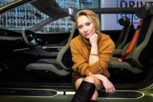 Anna Maria Mühe Instagram - Ich durfte bei der Premiere der Konzeptstudie ŠKODA VISION 7S einen Blick in die Zukunft werfen. Moderner & innovativer geht es kaum – bin gespannt auf das ŠKODA Serienmodell. 📸 @clemensporikys  H/M @steffiwillmann Styling: @leenazimmermann @tina.schuermann @skodade #skoda #vision7s #deutschlandpremiere