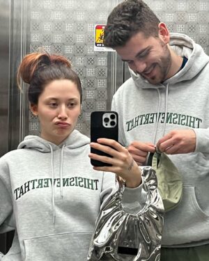 Anna Marie Purić Instagram - Korea so far.
@gentlemonster asi za mě nejlepší korejský brand! 
Celkově miluju korejskou fashion a styl jakým své brandy prezentují. 
Lidi jdou tu nejmilejší a jídlo chutná živě! Určitě tu nejsem naposled. Jen ty sousedy tu mají pofidérní, ale o tom ještě jindy.
Jooo a gelovky mám od @9inch.nails 👾🌪️
btw. Cítím se zas na živu a ve své kůži. Mám chuť tvořit a vymýšlet! A nejlepší na konec, fotka s Čičinem.🤍