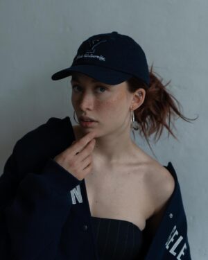 Anna Marie Purić Instagram - začátek září - návrat do školy ⏰⚡️

Sama už nějakou dobu nejsem studentem, ale pamatuju si, že jsem vždy byla ve stresu, se po prázdninách vrátit do školy. Po dvou měsících volna, užívaní si tepla s kámoši a lítáni po venku najednou po člověku chtějí, aby seděl v klidu, dával pozor a zapamatoval si tisíc různých informací.
Vím že mi pomáhalo, ráno vstát dřív udělat si ranní rutinku a vybrat si outfit ve kterém jsem se cítila pohodlně a zároveň cool. Dodalo mi to pak sebevědomí a těšila jsem se automaticky do školy víc. 🤍

S podobnou myšlenkou přišlo letos @HM , které vydalo novou kolekci Back to campus, která přináší originální a pohodlné kousky, co mají za úkol zpříjemnit první školní dny a možnost se tak sebe vyjádřit skrz oblečení. 👾

Pro mě by byla jasná volba na první den fit č. 2. červený pruhovaný svetr a baggy jeans. No a další týden, až bych se rozkoukala, bych si vzala fit č. 1. hahah! 

( fakt na závěr - kdybych do školy chodila dnes možná bych zkrouhla svůj 40 minutový make-up na 10 minutový a dala si místo něj yogu 😅) - každopádně, bych řekla že toto uvědomění přišlo až s věkem a tehdejší Anna Marie by se mnou nesouhlasila! 👾😄

#spolupráce  #HM @HM #HMbacktocampus