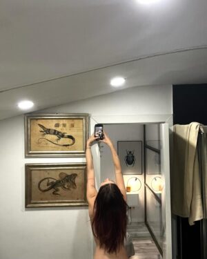Anna Marie Purić Instagram - Miluju Španělsko, miluju Madrid! Minulý rok jsem se už chystala tam jít bydlet, než se mi teda trošku změnily plány hahah. 

(I když mám takové tušení, že tam v budoucnu, alespoň na nějakou chvilku bydlet půjdu)

Nicméně tady je pár mých foto highlights z posledních pár dnů v onom městě a k tomu přidávám i pár tipů, které nemůžeš minout. 

1. Restaurace - CUATRODEOCHO - na fotce č. 6. se můžete navnadit na to co tam vaří! Už dlouho jsem si tak nevychutnala každé sousto jídla. (Jídlo na fotce je grilovaný tuňák a ratatui)

2. Odpoledne v Real Jardín Botánico má své kouzlo. Kdybys si náhodou neuměl/a představit jaké, tak koukni na fotky 2,4 a 7.

3. No a můj oblíbený koníček… Sekáčování! El Divan de Coco je za mě nejlepší secondhand/vintage shop ve městě. Mají tam dvě pobočky a obě boží. Na posledních fotkách máš nějaké úlovky.

Viva la vida!