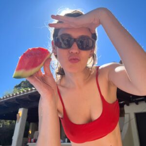 Anna of the North Instagram - !!! Currently in Barcelona practicing my Spanish cause I’m playing in Mexico City the 19th of October with my friend @alfietempleman :):))
