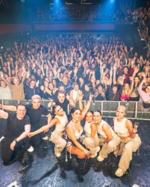 Anna Abreu Instagram - Tavastia. Teidän energia saa mulle vieläkin kylmät väreet. Oli USKOMATON KEIKKA ja uskomaton ilta. Rakastan teitä niin paljon. KIITOS. Haluan kiittää myös mun maailman parasta crewta joka mahdollistaa sen, että saan tehdä tätä tällä tasolla. ❤️ 
Eka kuva: @laurahaimila 
Muut kuvat ja videot: @t.salmine