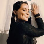 Anna Abreu Instagram - MUN UUS BIISI VALHEISTA KAUNEIN ULKONA NYT!! 🔥🔥 Saa jakaa, saa kommentoida, saa tanssia!