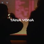 Anna Abreu Instagram - Meidän yhteisbiisi Sisko ulkona tänä yönä!! Tänää ollaan muuten alkuillasta livenä sekä instassa et Tiktokissa, joten suosittelen olee valpaana!😍 Jaellaan vähän ylläreit siskoille!