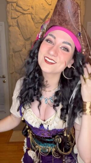 Anna Brisbin Instagram - Did somebody say birate? 🏴‍☠️💖 GRWM to plunder and pillage at ren faire. ✨

#renfaire #grwm #renfest #pirate #birate

It’s all about the layers and excessive accessorizing, babyyyy.