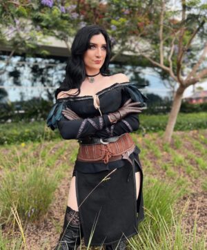 Anna Brisbin Instagram - Gave my Yennefer cosplay from The Witcher 3 some serious upgrades and put it all together for Comic Con. And she just might be one of my fav cosplays so far? Idk but I’m def not done with her. Gotta bring her to ren faire or something…. 

Photo: @tessanetting 
Top and Skirt: ShopCosplayCostume on etsy 
Corset and waist belt: CraftShopMorgana on etsy 
Knee Armor: file by @victoriahofferson, printed by @jameschatstv 
Purple contacts: @pinkyparadisedotcom 

#yennefer #sdcc #comiccon #witcher #witcher3 #cosplay
