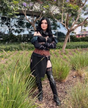 Anna Brisbin Instagram - Gave my Yennefer cosplay from The Witcher 3 some serious upgrades and put it all together for Comic Con. And she just might be one of my fav cosplays so far? Idk but I’m def not done with her. Gotta bring her to ren faire or something…. 

Photo: @tessanetting 
Top and Skirt: ShopCosplayCostume on etsy 
Corset and waist belt: CraftShopMorgana on etsy 
Knee Armor: file by @victoriahofferson, printed by @jameschatstv 
Purple contacts: @pinkyparadisedotcom 

#yennefer #sdcc #comiccon #witcher #witcher3 #cosplay
