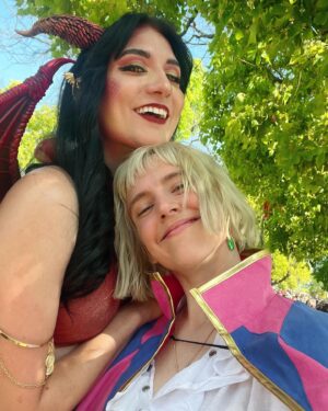 Anna Brisbin Instagram - Big recommend going to ren faire with just a bevy of beautiful babes. 😌👌✨ #dragon 🐲❤️‍🔥

#renfaire #renaissancepleasurefaire #dragoncosplay #reddragon