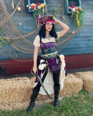 Anna Brisbin Instagram - FAIRE IS BACK!!! 💖
🏴‍☠️
@renaissancepleasurefaire