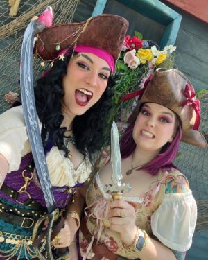 Anna Brisbin Instagram - FAIRE IS BACK!!! 💖
🏴‍☠️
@renaissancepleasurefaire