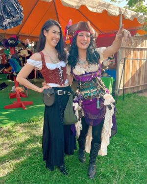 Anna Brisbin Instagram - FAIRE IS BACK!!! 💖
🏴‍☠️
@renaissancepleasurefaire