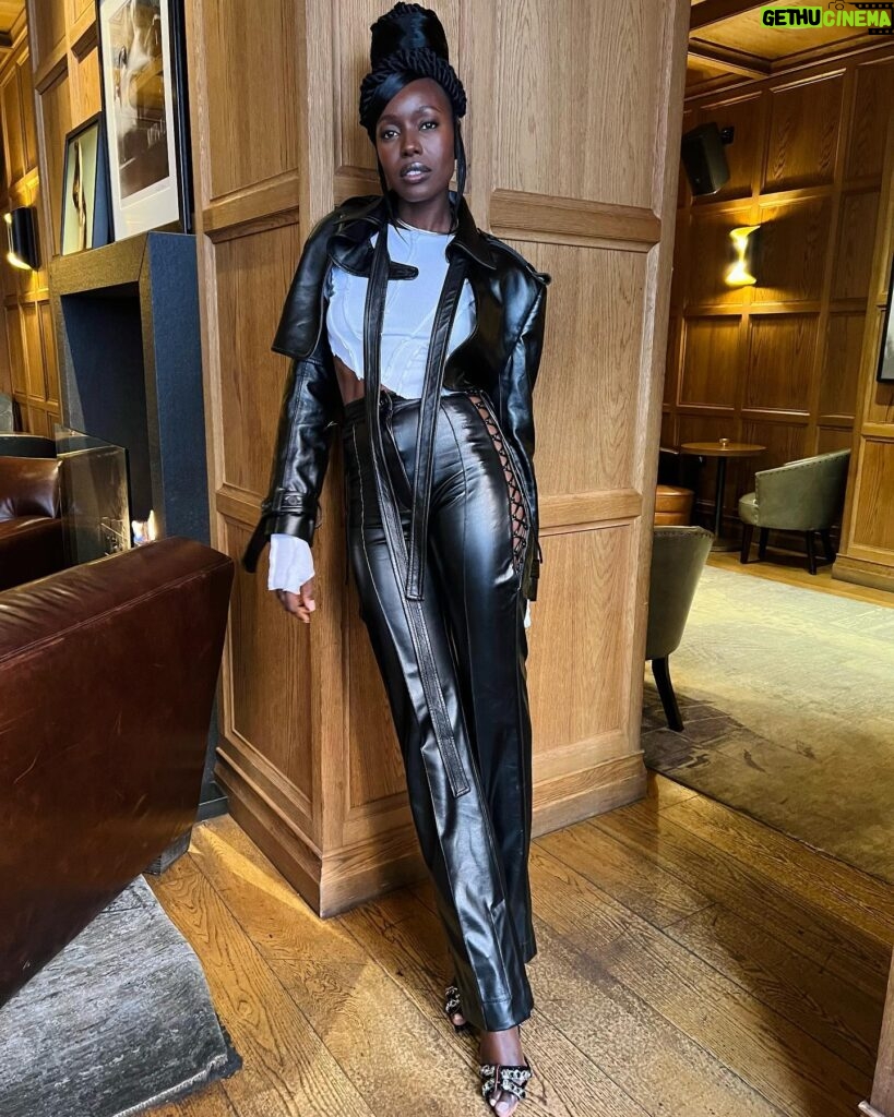 Anna Diop Instagram - Missing London, this fit, and this INcredible glam team ✨🙌🏿✨