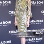 Anna Falchi Instagram - Per essere sempre fashion ,potevo mancare alla sfilata di @chiarabonilapetiterobe alla #mfw ? W la moda W il made in italy W me 😂 Grazie a @larocca.gina