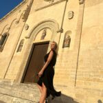 Anna Falchi Instagram - Giornata stupenda a Matera. Storia,paesaggi incredibili, persone e incontri speciali. Vado via con malinconia. Ma si sa,le cose belle durano poco … #pensierodelgiorno @cittadimatera #matera #basilicatacoasttocoast