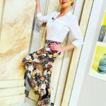 Anna Falchi Instagram - 1 2 3 voila’ eccomi qua! E la settimana continua…. @aliceandolivia @loribluofficial @digitalsauro