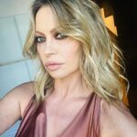 Anna Falchi Instagram - Ieri sera così, oggi chissà. Nuovo giorno, nuovo mood! @cine_hair_star @larmadio_di_lulu @memjs.italia