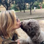 Anna Foglietta Instagram - Quante chiacchierate che ci facciamo. . . . #gazza #mydog
