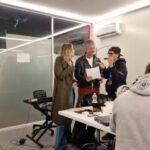Anna Foglietta Instagram - Andare da @rosario_fiorello a @vivarai2off è sempre un piacere immenso. È in assoluto l’uomo più vulcanico e per bene che io conosca. Ama il talento e gli esseri umani e questo fa di lui l’artista prezioso che è. Non è semplicissimo essere reattivi ed energico già alle 5.45, eppure appena arrivi nella redazione coi suoi autori improvvisamente sembra mezzogiorno. Bravi tutti davvero 👏👏👏👏👏👏 Ieri super puntata con l’amico Lillo (@lillopetrolo) a cui voglio tanto tantissimo bene ❤️ . . . #vivarai2 ❤️