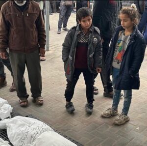 Anna Foglietta Instagram - Forse non ci stiamo rendendo conto.. conviene pensare che si tratti di un incubo.I bambini palestinesi hanno diritto di essere difesi. Non è possibile possibile accettare che si stia compiendo nel silenzio più assordante questo genocidio. I bambini devono essere difesi. 
.
.
.
@everychildismychildets #ceasefirenow🇵🇸
