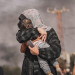 Anna Foglietta Instagram - La Striscia di Gaza continua a essere un luogo di profonda sofferenza umanitaria, dove migliaia di persone affrontano quotidianamente sfide insormontabili. Con un accesso limitato ai beni di prima necessità e un sistema sanitario estremamente fragile, la situazione è diventata sempre più urgente. In questo contesto, Every Child Is My Child sollecita un'immediata azione da parte della comunità internazionale per far arrivare gli aiuti umanitari e garantire un sostegno vitale alla popolazione di Gaza. La mancanza di accesso ai servizi sanitari di base, ai generi alimentari e all'acqua potabile sta avendo un impatto devastante sulla salute e sul benessere delle persone, in particolare sui bambini, che costituiscono una parte significativa della popolazione palestinese. Dal 7 ottobre ad oggi hanno perso la vita a causa del conflitto oltre 12 mila bambini (fonte Save the Children) e ora cominciano a morire anche per malattie causate dalla carenza di cibo e acqua (fonte UN) Every Child Is My Child chiede alle autorità locali, regionali e internazionali di collaborare per facilitare l'arrivo degli aiuti umanitari nella Striscia di Gaza e garantire che le forniture raggiungano, nel minor tempo possibile, coloro che ne hanno disperatamente bisogno. Non possiamo voltare le spalle alla sofferenza umana. È ora che la comunità internazionale agisca con determinazione e solidarietà per portare sollievo alla popolazione della Striscia di Gaza. NON POSSIAMO ACCETTARE PASSIVAMENTE LA SOFFERENZA DI TUTTI QUEI BAMBINI EVERY CHILD IS MY CHILD... PERCHÉ OGNI BAMBINO E' IL NOSTRO BAMBINO Anche per questo Every Child Is My Child sarà presente alla Manifestazione Nazionale per la Pace di domani, sabato 9 Marzo a Roma alle 12.45 in Piazza della Repubblica per ribadire la necessità di un cessate il fuoco immediato e chiedere che vengano permessi gli ingressi ai tir con gli aiuti umanitari in attesa al confine di Rafah. Foto di @belalkh