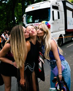Anna Gasser Instagram - Celebrating L O V E 🌈🫶
and for that reason, me and @skullcandy are giving away a pair of limited “All Love” colorway Crushers!

Tag a person you care about and I’ll let you know by next week, who won 🥰

#pridemonth #viennapride #lilaistbunt
📷 @clemensmillauer @leica_camera_austria