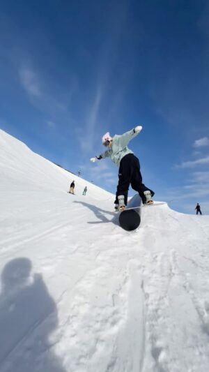 Anna Gasser Instagram - Mini Jibs ☀️ so happy to be back crusing , still not a 100 % but getting better every day. Thanks for the kind words and messages since my xgames slam 🙏♥️ 
📲 @silviamittermul  @clemensmillauer