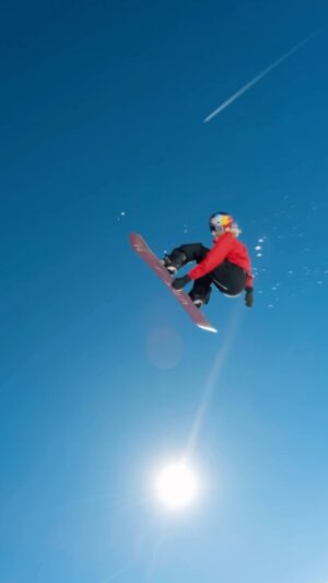 Anna Gasser Instagram - So happy to be back ☀️🫶 #snowboarding .
Thanks @clemensmillauer and @danmaurer5 for a couple follows 

@burtonsnowboards @redbullsnow