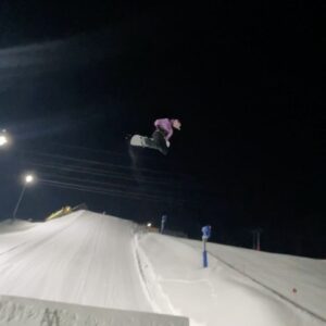 Anna Gasser Instagram - ☝️or ✌️? Excited to be back in the Bib next week at my Homeworldcup at @kreischberg. 🤞 Make sure to tune in 13th and 14th of January 📲 @patrickcinca