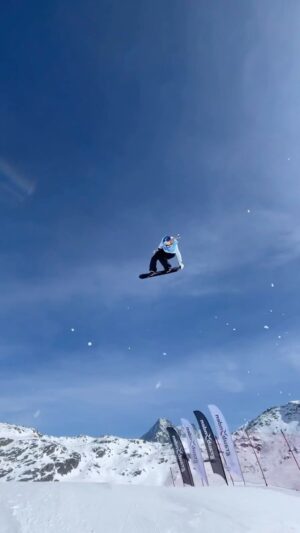 Anna Gasser Instagram - Love this place 🦋 @corvatsch_park Also learned Double crippler on the jump per  accident 😅 what do you think ? 
Thanks for the phone follows @patrickcinca 🙏
#snowboarding